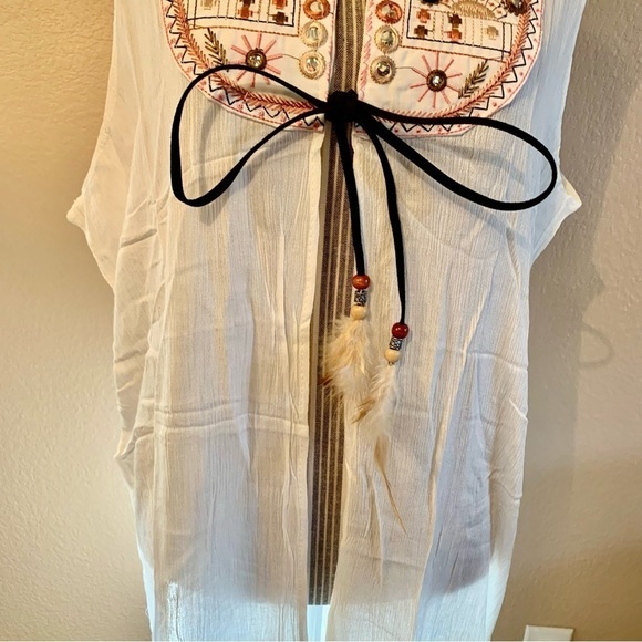 Sale! NWT Duster OSFM Mad Style White Rayon Sleeveless Embroide Tassels Feathers - Picture 4 of 16
